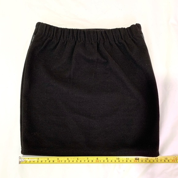 CUTE & SEXY Black Mini Skirt with Bow - Picture 5 of 5